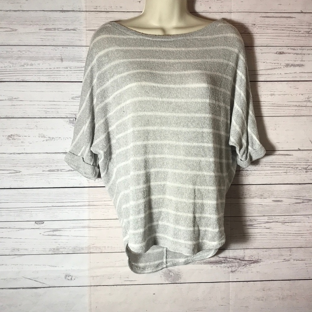 LUSH • Gray & White 3/4 Sleeve Sweater | Medium